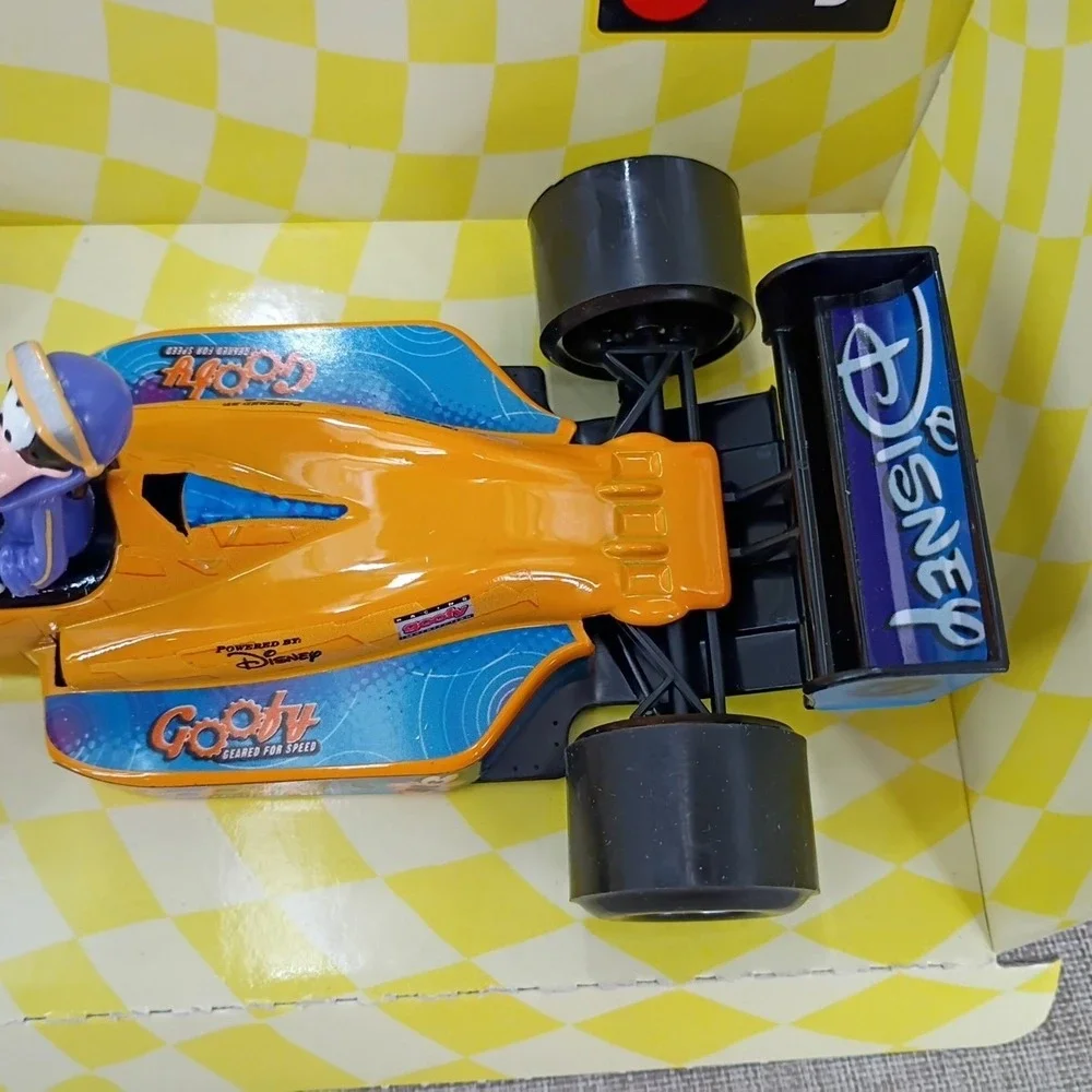 Bburago 1:24 Diecast Disney Formula Goofy Racing Car Burago Read